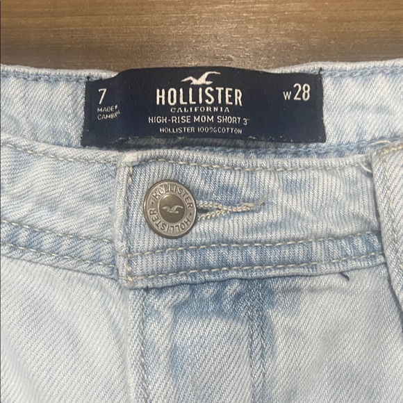 Hollister Light Wash Jean Shorts - Picture 2 of 7